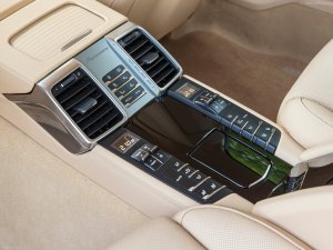 korncars-porsche-panamera-v6-interior-atras